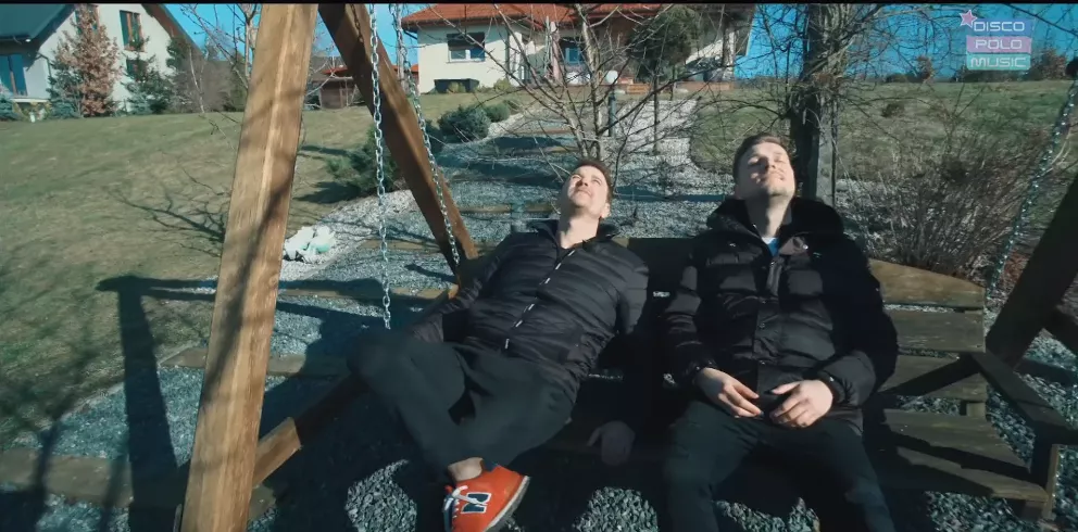 Radek Liszewski „Weekend„ mieszka w luksusie?! Gwiazdor disco polo pokazał publicznie swoje mieszkanie! [Zdjęcia]
